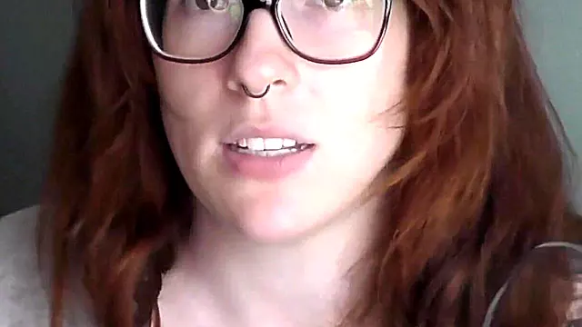 Zrzka Amaterka, Amatérka Squirt, Dildo Sólo, Glasses Masturbace, Masturbace Ženy, Masturbace Solo