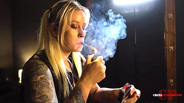 Solitary smoking 4K MP4