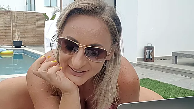 Kleine Arschfotze, Großer Arsch Blonde Milf, Grosse Pussy Wird Masturbiert, Masturbation Solo Blond