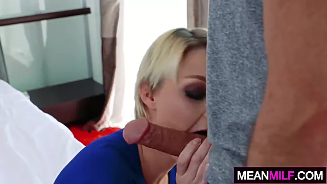 Blondine Stor Pik, Milf Blondine, Ned I Halsen, Første Gang Mor, Liderlig Mor, Viser, Mor Får Pik