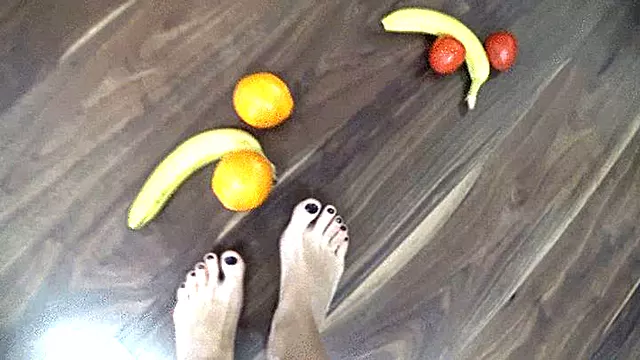 Hoden Quetschen, Füsschen Eier, Mit Großen Schwänzen Und Dicken Eier, Penis Und Hoden Bemalen