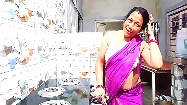 Savita Bhabhi In Got Fiercely With A College Friend And Took Out The Water Of Her