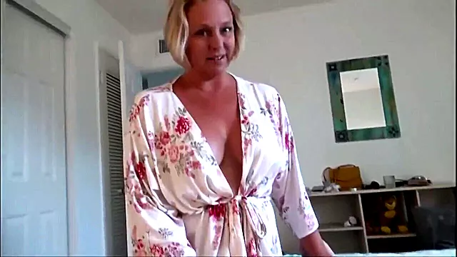 Amateurfilm Masseren, Homemade Grote Tieten, Amateur Moeder Dikke Tieten, Sexy Moeder Grote Borsten