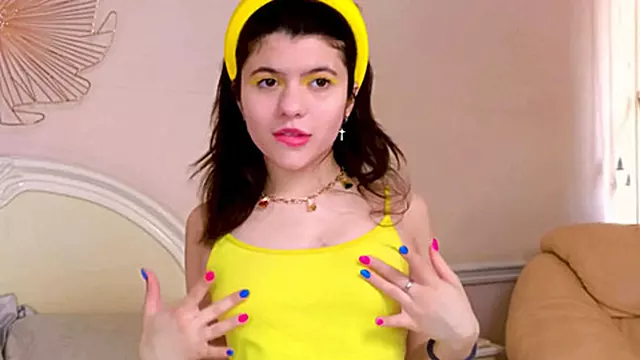 Fille De 18 Ans, 18 Ans, Vieux Baise Brunette, Baiser Bouche, Brune Nudiste, Courir Nue, Ado Nue