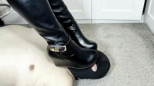 Stiefel Füße, Herrin Stiefel, Dreckige Füsse, Herrin Femdom, Füße Lecken, Fussanbetung Licking