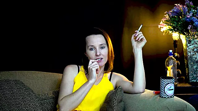 Franse Amateur Milf, Amateur Trekken, Moeder Borsten, Roken Cigarette, Frence Milf, Frans Mom