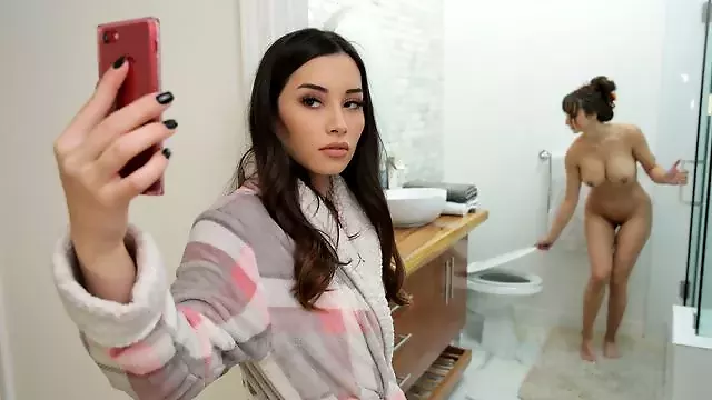 Muka Dipijak, Young Jilat Puki, Isap Zakar Panjang, Ibu Tiri Muda, Emak Isap Batang Anak, Remaja Jilat Burit