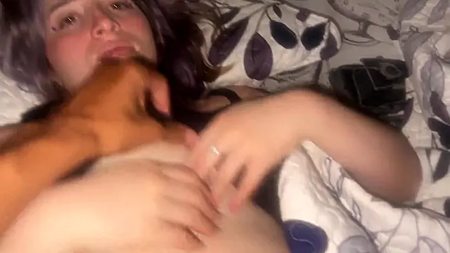 MY BEST FRIEND CHEATS ON HER BOYFRIEND WHEN I ENTER HER ROOM AT NIGHT