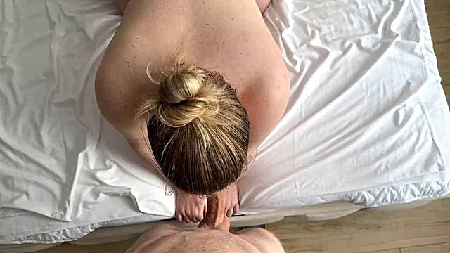 Amatööri Suihinotto, Amatööri Teini, Suihinotto Isot Tissit, Teini Isot Tissit, Sucking For A Cumshot