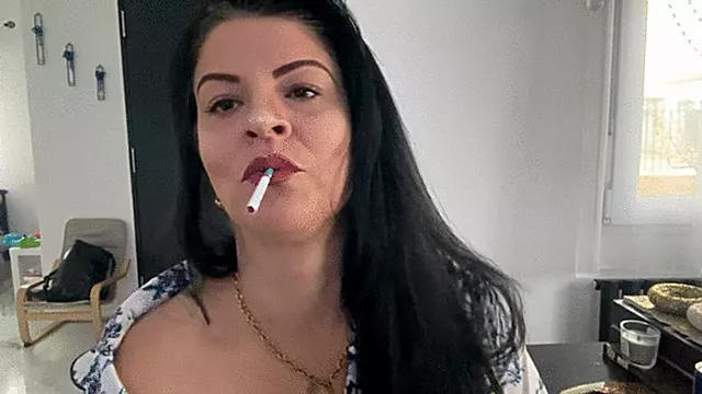 Latina Moreninha, Morenas Fumando, Fumando Charuto, Smoking Fetichi, Mostro, Latina Fuma, Lésbicas Found Spy