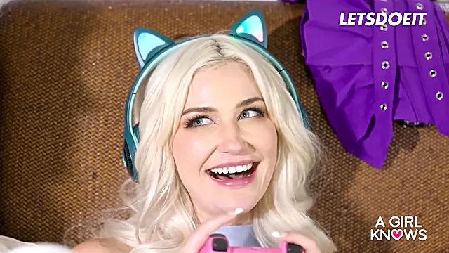 Gamer Girls Skye Blue, Angel Youngs & Mia Kay Lesbian Fuck After Gaming Session