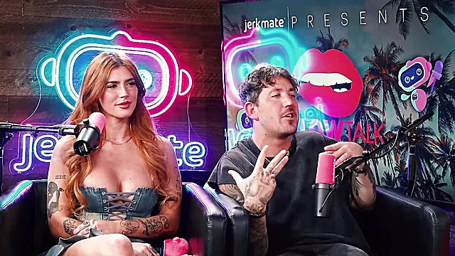 Prsatá Ze Zadu, Velké Kozy, Ze Zadu, První Sex, Vedle Leží, Kozy, Při Sexu Mluví Sprostě Porno