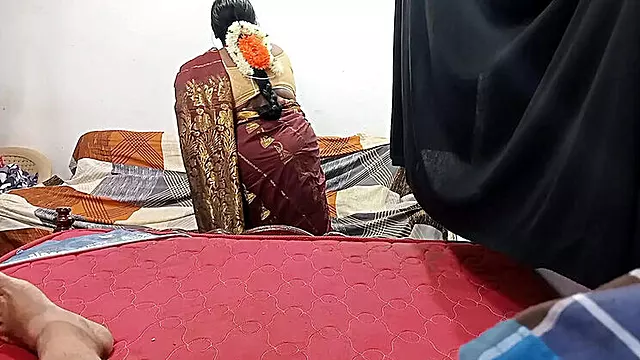 Zakar Mulut, Kena Pancut Atas Tetek, Ibu Doggie, Tekak, Tetek Keras, India, Melancap, Menyusu Tetek