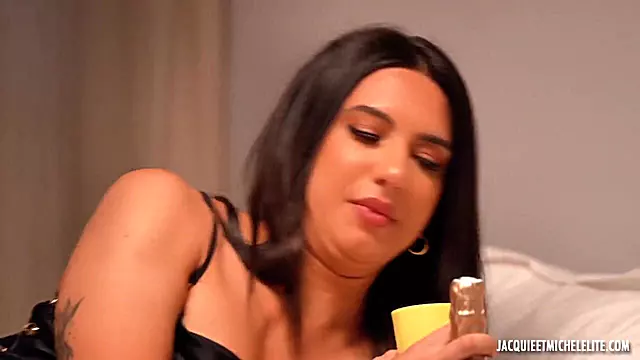 Bruna Tette Grandi, Bruna Magra, Adolescente Brunetta, Adolescente Ditalino, Eccitata Tettona