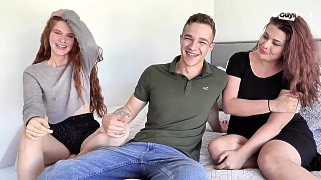 Blond Velká Prsa, Velké Kozy, Černovláska Blondýna, Trojka Blondýnky, Blond Na Kozy, Prsate Cernovlasky