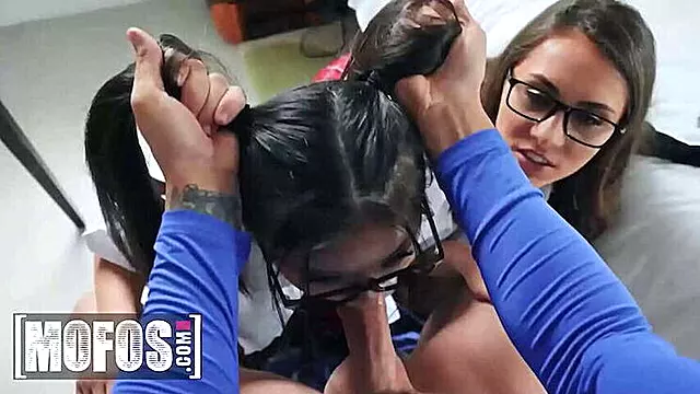 Asiatky Felace, Velké Kozy A Péro, Velká Prsa Misionář, Výstřik A Prsa, Lizani Prsou, Čurák V Kundě