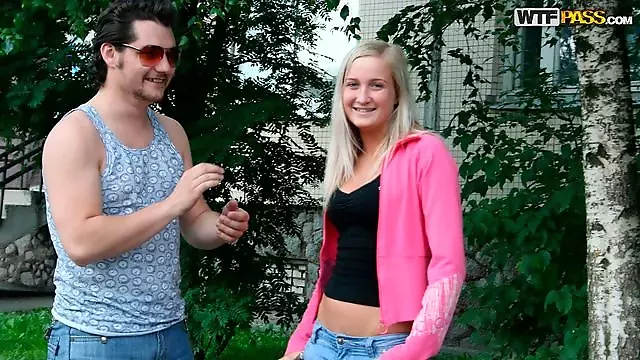 Udendørs Håndjob, Hår Teen, Første Håndjob, Blondine Blowjob, Lange Bryster, Store Bryster Handjob