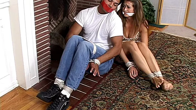 Bondage Fetisch, Ehefrau Gefesselt, Gefesselt Und Geknebelt, Gebe Meine Frau Ab, Hilflos Mann