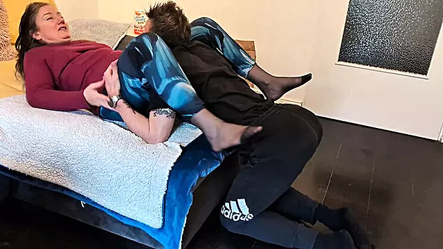 Reife Junger, Füsse Amateur, Haarig Amateur, Reife Fetisch, Footjob Fetisch, Alt Und Jung Deutsch