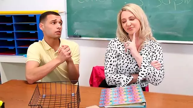 Ruf Mich An, Kotzen, Blond, Studentin Brünett, Interracial Arschficken, Blowjob Titten, Tisch