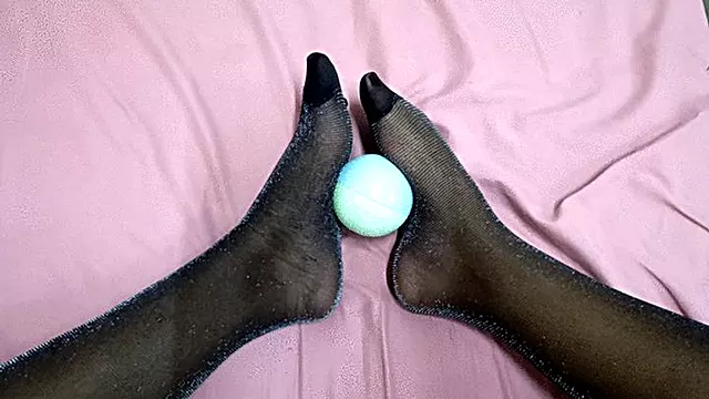 Playing with a ball in my pronounced arches with pantyhose (5)