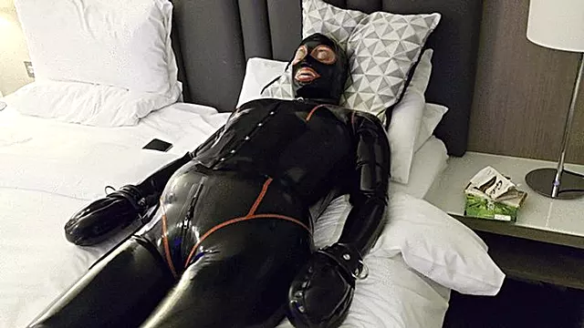 Gummi Bondage