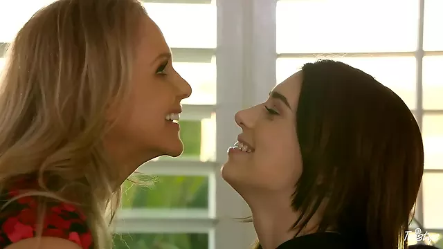 Blondynki Cycate, Lesbijki, Xxx Dupa I Cycki, Klapsy Po Cipie Lesbijki, Lizanie Cipki Mamusi