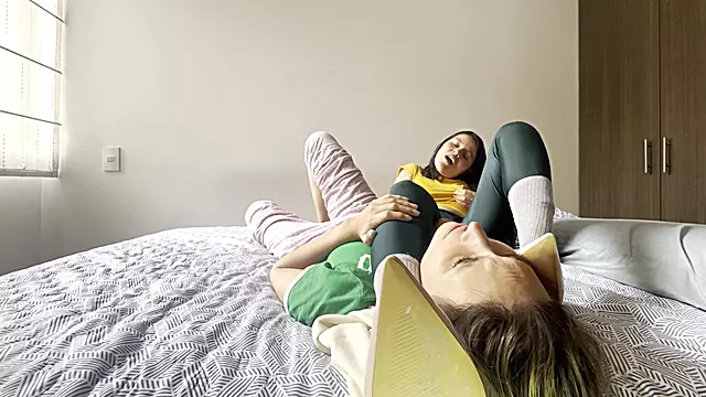 Podpatky Amatéři, Dominace Lesbiček, Podpatky Fetish, Teen Fetis, Mlade Lesbicky, Mrdani Ze Zadu Podpatky