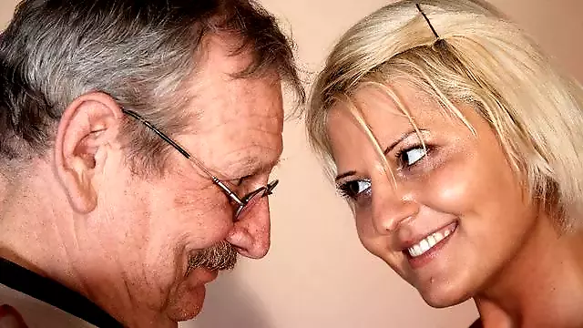 Sisate Plavuse, Plavusa Pusi Kurac, Plavusa Sise, Kaubojka, Mlade, Drkanje Na Tajice, Mladez Ispod Sise