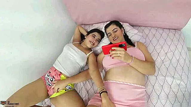 Lesbijki Liza Sobie Dupe, Bisex, Bisex Lesbijki, Homemade Pary, Golenie Cipki, Domowe Lizanie Cipki