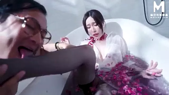 Mamas Asiaticas, Azafata Asiatica, Tetas Grandes Follando, Japonesa Tetona, Big Nipones, Japonesas Tetonas Mamada