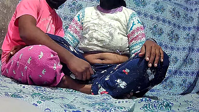 Sri Lankan dude hooks up with a nymph in the jungle