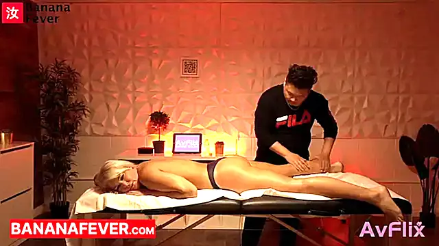 Chubby Chinese masseur pleasures blonde MILF with sensual massage