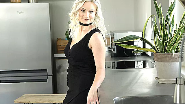Milf Busty Blond, Buiten Grote Tieten, Mastruberen Blond, Solo Milf Blond, Solo Vrouwen, Hoge Hakken Milf