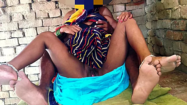 Desi Hot Saree Wali Biwi Ko Pati Ne Ghori Bana Ke Chut Ko Pel Diya.indian Housewife Apne Husband Ka Lund Chus Ke Boudi Me Maja L