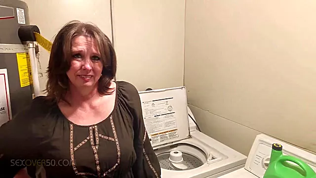 Zrala Amater Mama, Vystriky Sperma, Prsatá Mamina, Máma Sperma V Pochvě, Milf Domácí, Plnostihla Mature