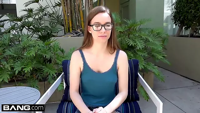 Briller Blowjob, Blowjob Offentlig, Ung Sutter Pik, Briller Teen, Behåret Teen, Offentlig Beh