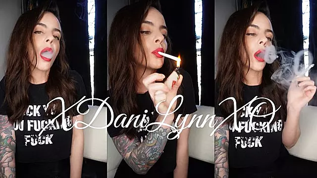 Fumer Brunette, Cigarette Fétiche, Fumeuse Cigarette, Brune Retro, Nose Fétish, Bouche Ouverte