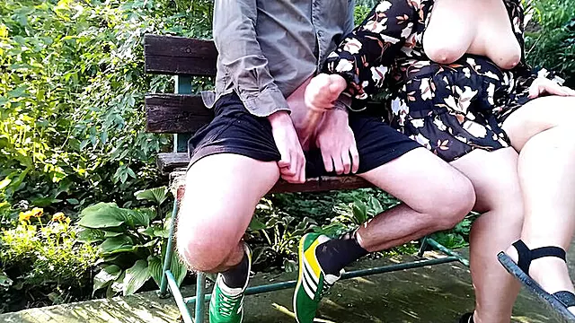 Buitensex Amateur, Mollige Rijpe Vrouw, Milf Met Dikke Kont, Tieten, Harige Dikke Amateur