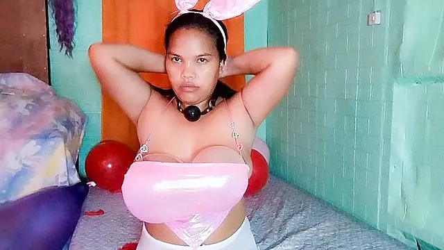 Sexy Juju Stuffs Balloon Boobs And Butts Pumps To Pop The Butt Balloons
