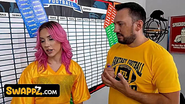 Sneaky teenies: jazmin luv & Aubree Valentine trick their stepfathers to win in dream football, pt. 4