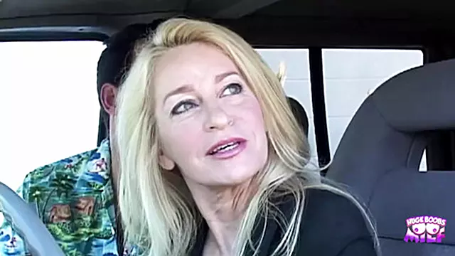 Lavoro, Una Bella Signora Bionda Matura Si, Milf Bionde, Bella Pupa Bionda, Bella Donna Matura