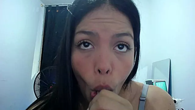 Amatrice Solo, Striptease D'amatrice, Meuf Se Baise Le Cul En Solo, Girls Gros Cul Solo