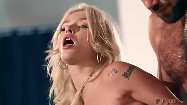 Dante Colle And Emma Rosie - Rides Fierce Cock In Reverse Cowgirl Position After Giving Head