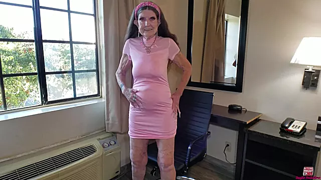 Vagins Et Culs Dechires, Cul Solo, Superbe Talon, Beauté, Jus De Chatte, Montre Sa Chatte, Mamie Sexy