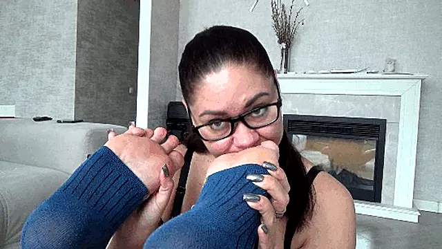 SMELLING HALF SOCKS MALE FEET (s)