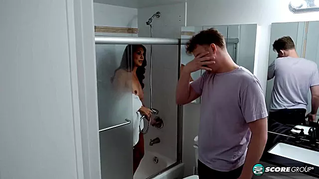 Mallory Knight Fucks Young Guy