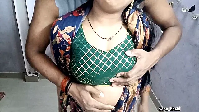 Indian wife Sona_bhabi gets penetrated in her stunning saree during an anal invasion