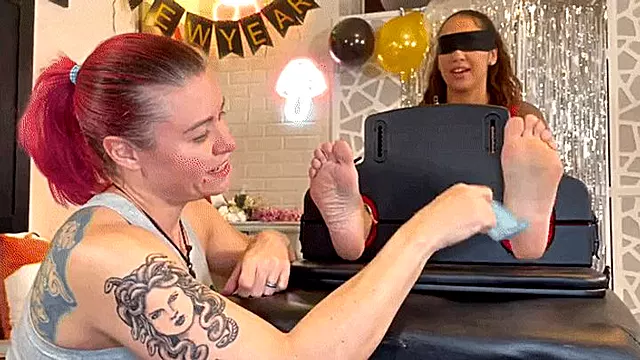 Quick Foot Tickle with Stefania Mafra HIDEF
