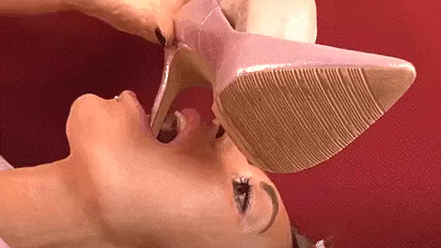 una schiavetta tutta per la padrona Stella - A little slave all for the mistress Stella ( MP4 - MOBILE VERSION )